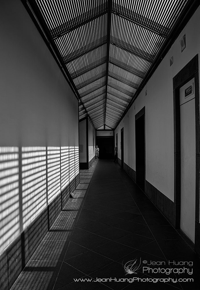 Suzhou-Museum-Hallway-by-Architect-I.M.Pei-Copyright-Jean-Jiaying-Huang